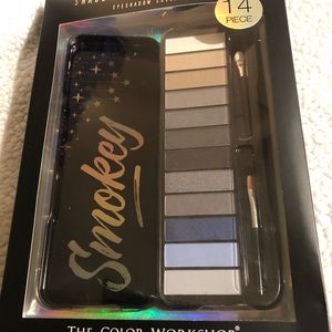 Eye shadow pallete
